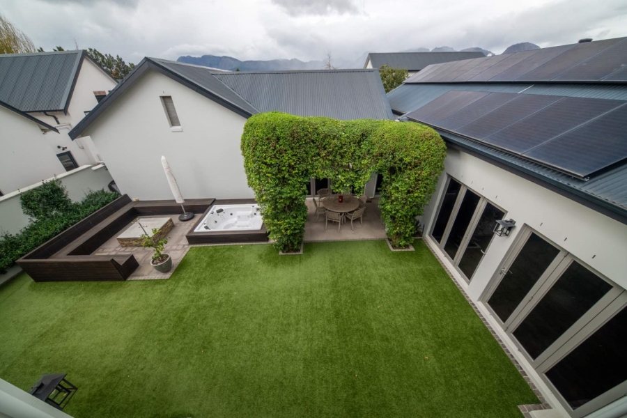 4 Bedroom Property for Sale in Lemoenkloof Western Cape